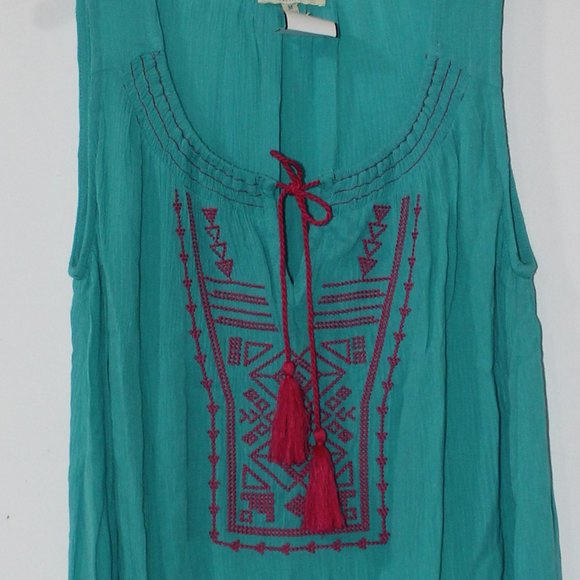 💙 Kori Embroidered Dress Size M - Picture 3 of 6